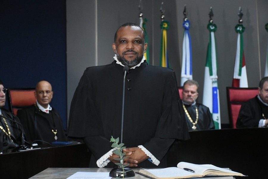 Kleidson Nascimento dos Santos é empossado desembargador do TJSE