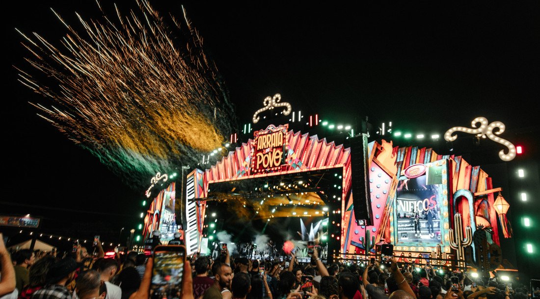 FORRÓ ELETRÔNICO E ROMÂNTICO ANIMAM PÚBLICO NA NONA NOITE DE SHOWS DO ARRAIÁ DO POVO 2026 NA ORLA DE ATALAIA