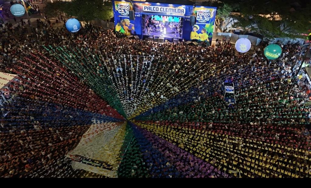 AUGUSTO FRANCO ENCERRA PROGRAMAÇÃO DO FORRÓ CAJU 2026 COM PRAÇA LOTADA E ANIMAÇÃO DO PÚBLICO, EM ARACAJU