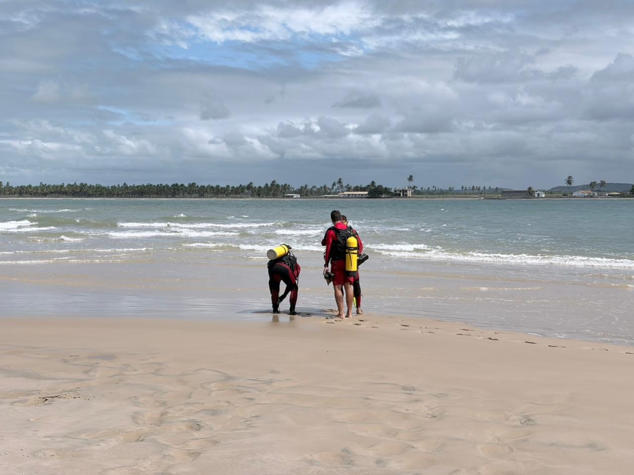 BOMBEIROS LOCALIZAM O CORPO DE PESCADOR DESAPARECIDO PRÓXIMO À ILHA DOS NAMORADOS, EM ARACAJU