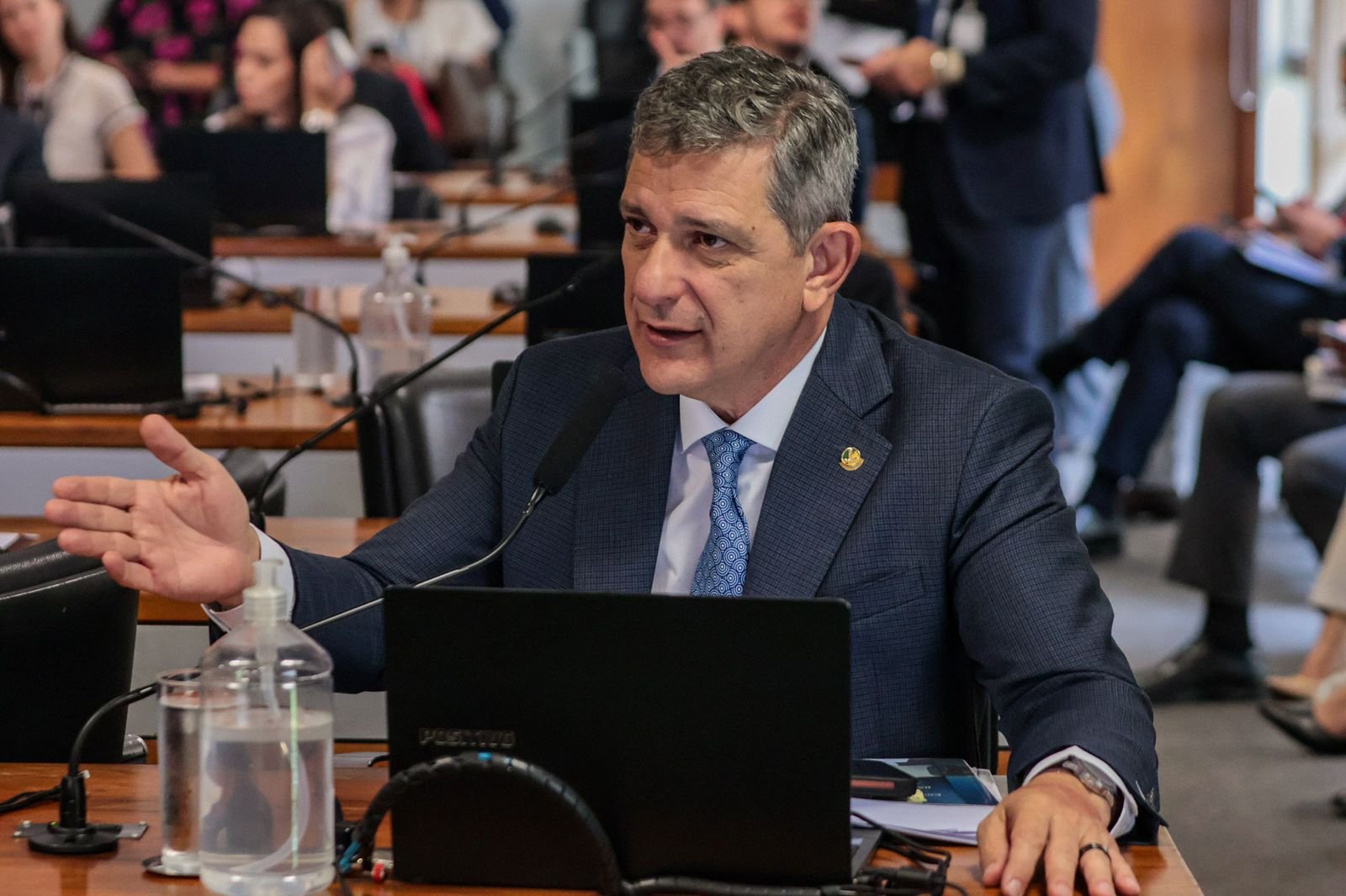 SENADOR ROGÉRIO DEFENDE CRIAÇÃO DE CANAL NACIONAL PARA DENÚNCIAS DE MAUS-TRATOS E ABANDONO DE ANIMAIS