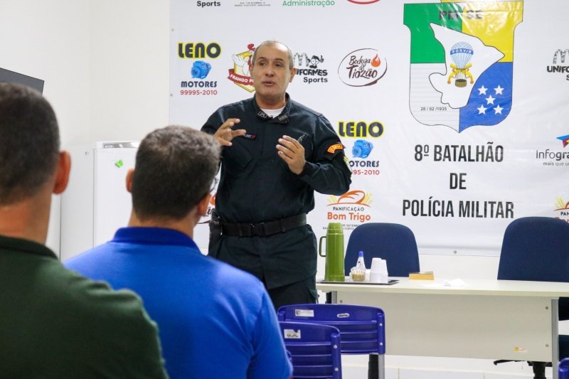 COMANDO DO 8º BPM SE REÚNE COM OS COMERCIANTES DO SIQUEIRA PARA DEBATER AÇÕES DE SEGURANÇA PÚBLICA