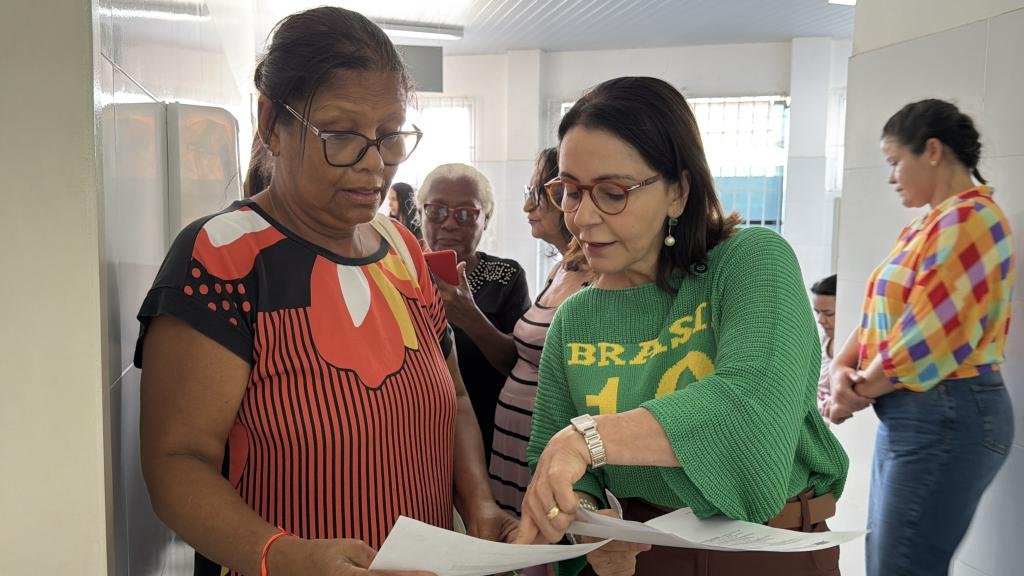 Prefeita Emília Corrêa visita USF Elizabeth Pita e acompanha demandas da saúde