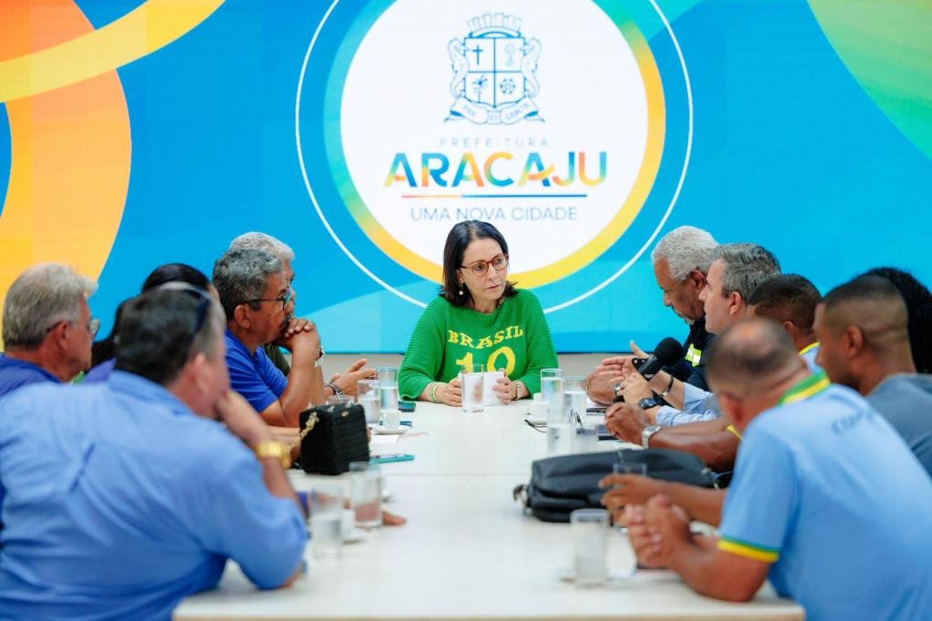 PREFEITA EMÍLIA CORRÊA REÚNE COOPERATIVAS DO TRANSPORTE COMPLEMENTAR PARA ALINHAR  A REGULARIZAÇÃO DO SERVIÇO