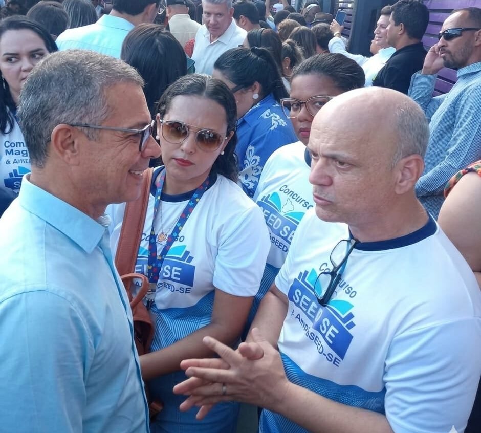 COMISSÃO DE APROVADOS NO CONCURSO DO MAGISTÉRIO DA SEED DIALOGA COM GOVERNADOR FÁBIO MITIDIERI