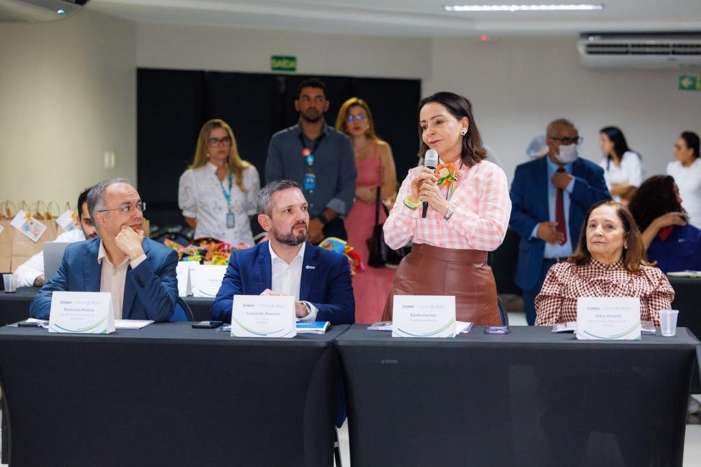 Emília apresenta avanços da educação municipal durante reunião do Consec
