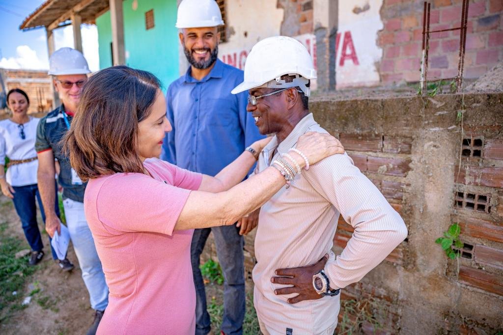 Prefeita Emília Corrêa acompanha início das obras de infraestrutura no Recanto dos Cajueiros