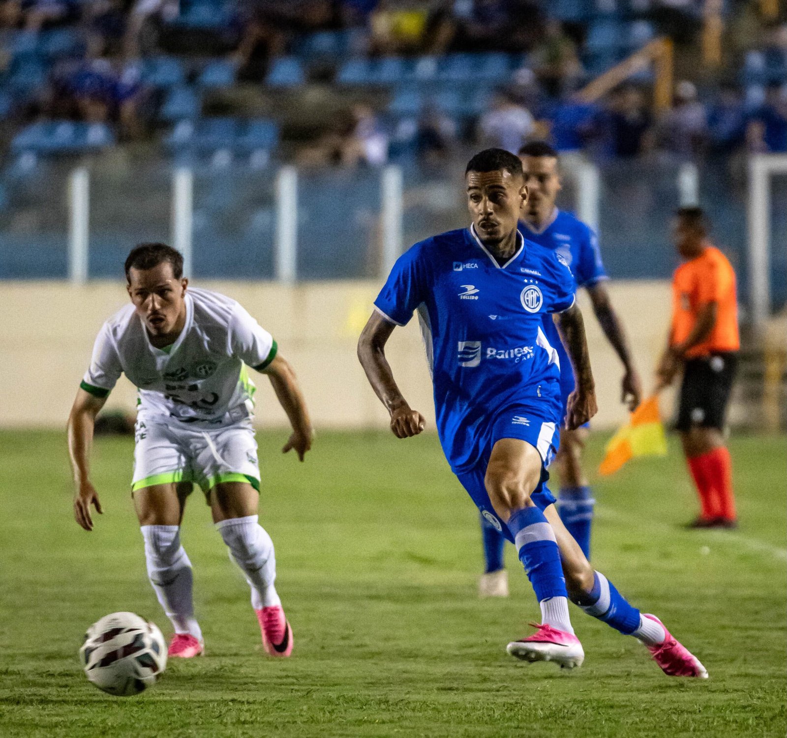 Confiança vence o líder Guarani por 2 a 0, deixa o Z-2 e ganha fôlego na Série C