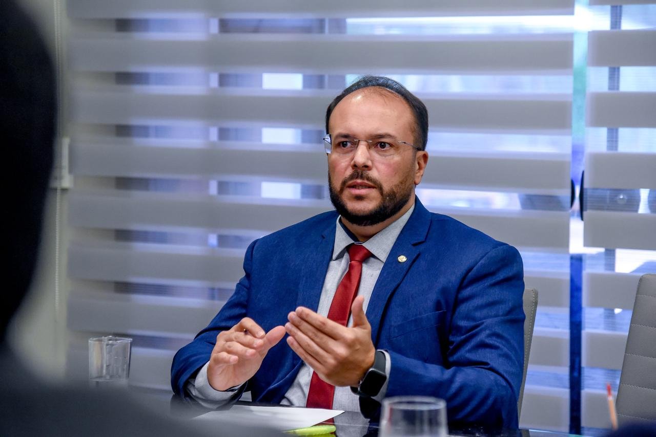 Thiago de Joaldo entrega mais de 1.100 máquinas de costura e anuncia expansão do projeto para o Sul e Centro-Sul