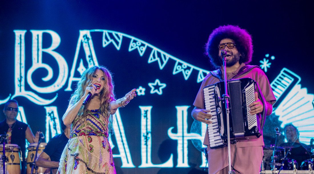 Elba Ramalho e Flávio José comandam o último domingo no Arraiá do Povo  na orla da atalaia