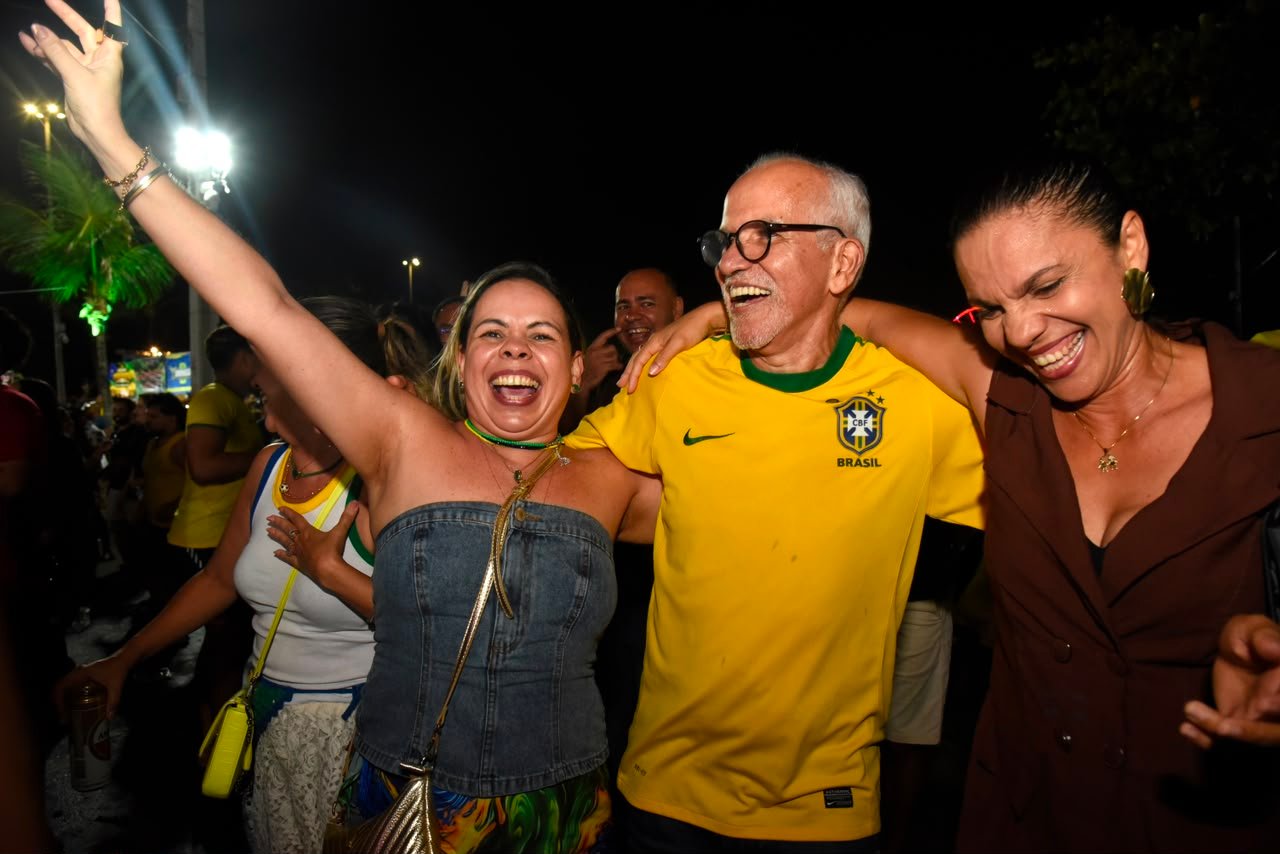 Edvaldo participa do cortejo dos Bacamarteiros em Carmópolis e acompanha  do Arraiá do Povo