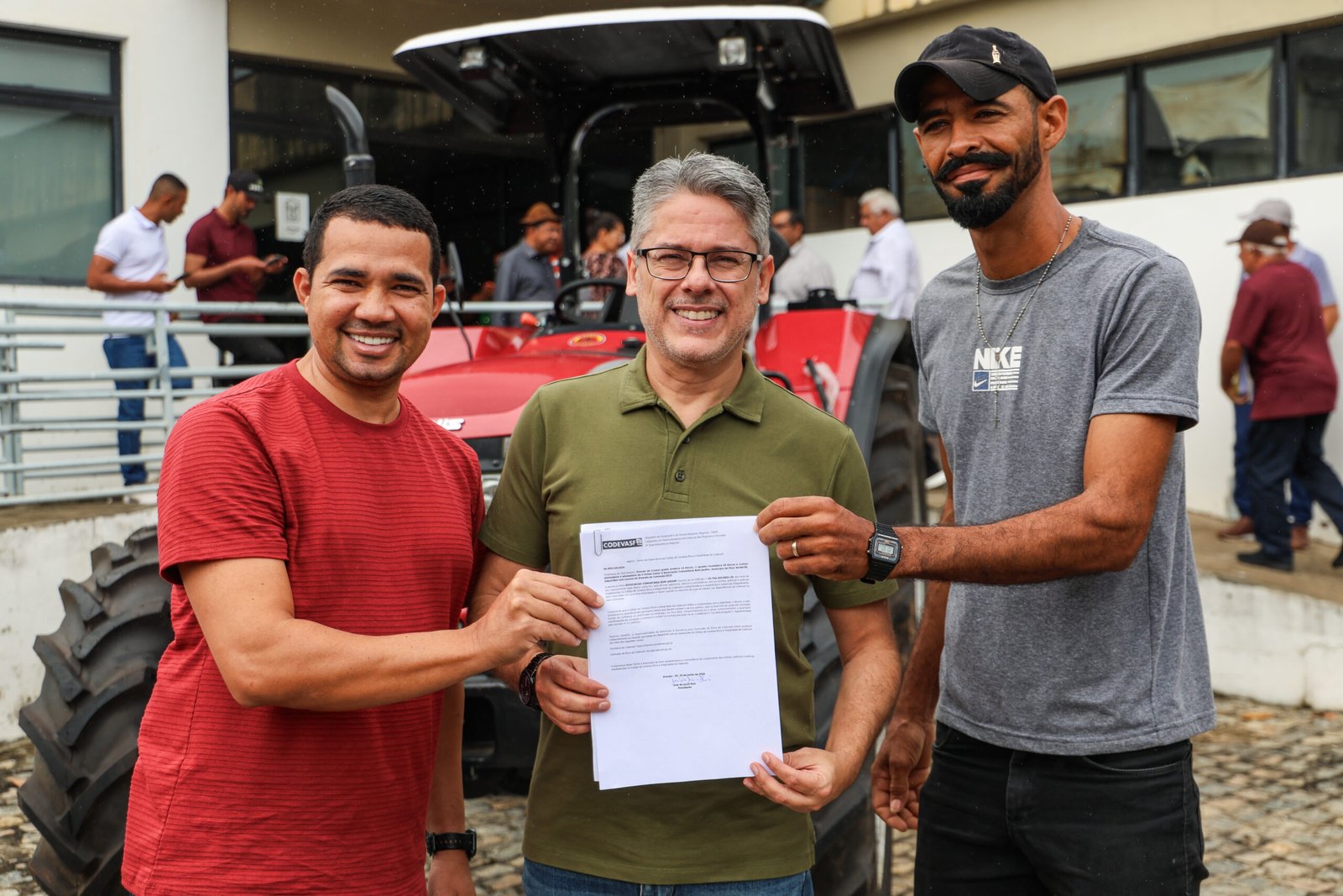 SENADOR ALESSANDRO ENTREGA 72 EQUIPAMENTOS PARA FORTALECER PRODUÇÃO RURAL E BENEFICIAR 19 ENTIDADES