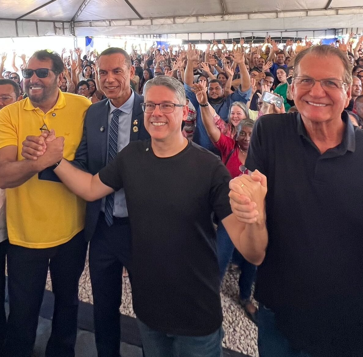 Rogério de seu Lau parabeniza o Prefeito Airton Martins pela Ordem de Serviço da 1ª UPA 24 horas