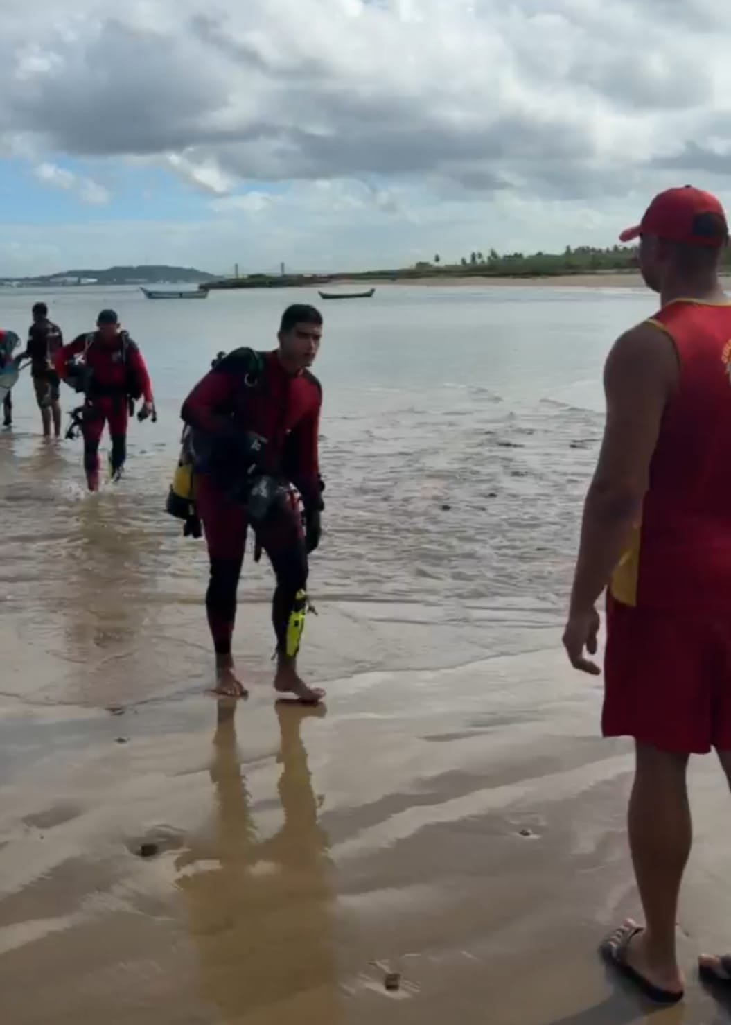 Pescador desaparece após mergulhar no Rio Sergipe, próximo ao antigo hidroviário da Barra dos Coqueiros