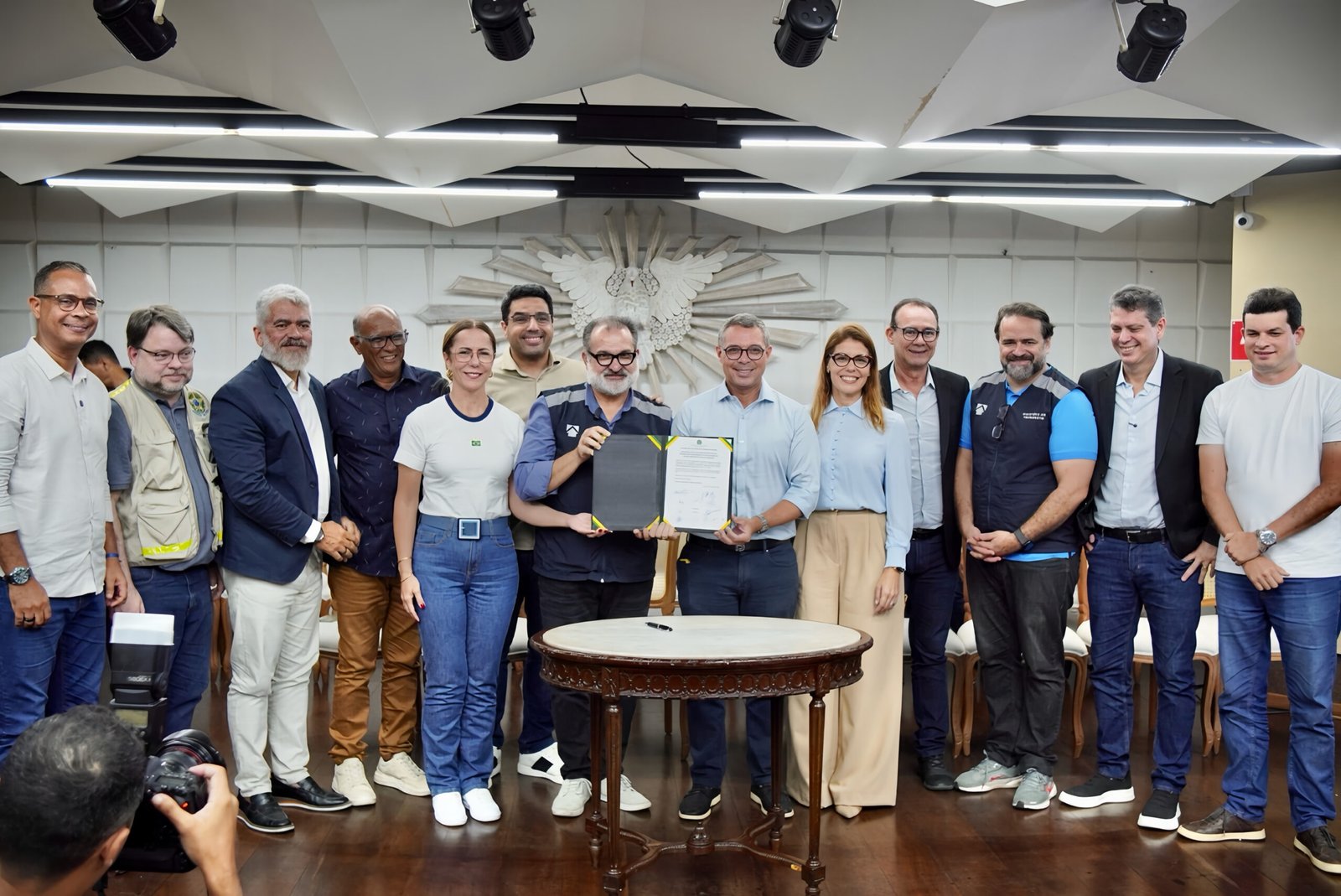 Prefeitura de São Cristóvão participa de assinatura de acordo para viabilizar o VLT
