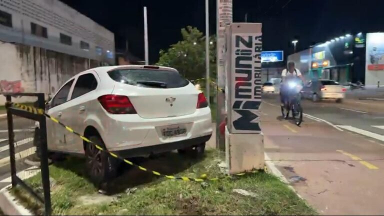 DOIS CICLISTAS FICAM FERIDOS APÓS VEÍCULO PERDER CONTROLE E INVADIR CICLOVIA NO ORLANDO DANTAS, EM ARACAJU