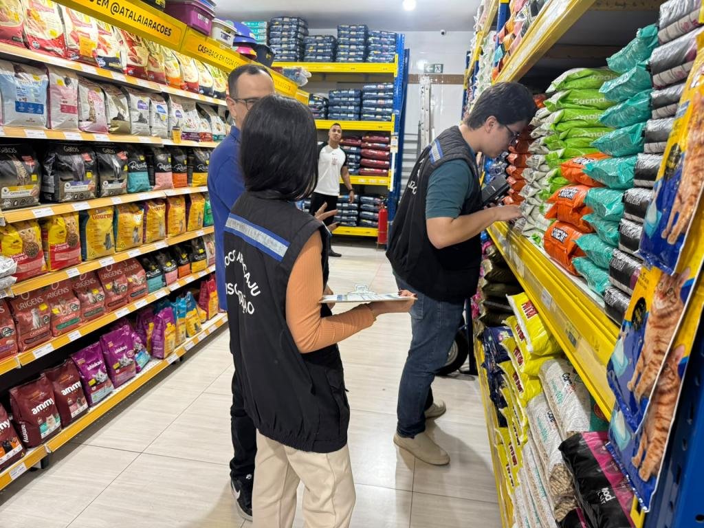 Procon Aracaju realiza levantamento de preços em pet shops em Aracaju
