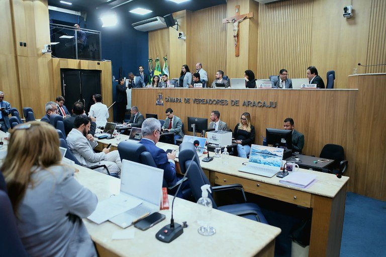 CMA APROVA POLÍTICA DE ENFRENTAMENTO ÀS EMERGÊNCIAS CLIMÁTICAS E PRORROGA PLANO MUNICIPAL DE EDUCAÇÃO