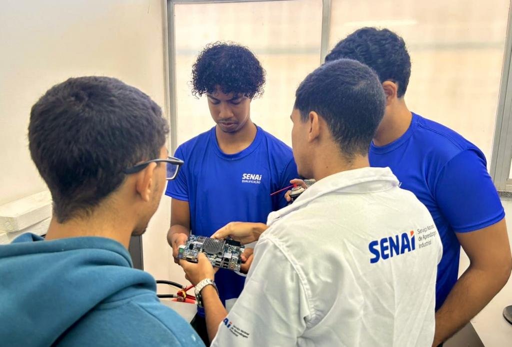 Prefeitura e SENAI promovem aulas práticas de suporte técnico em tecnologia