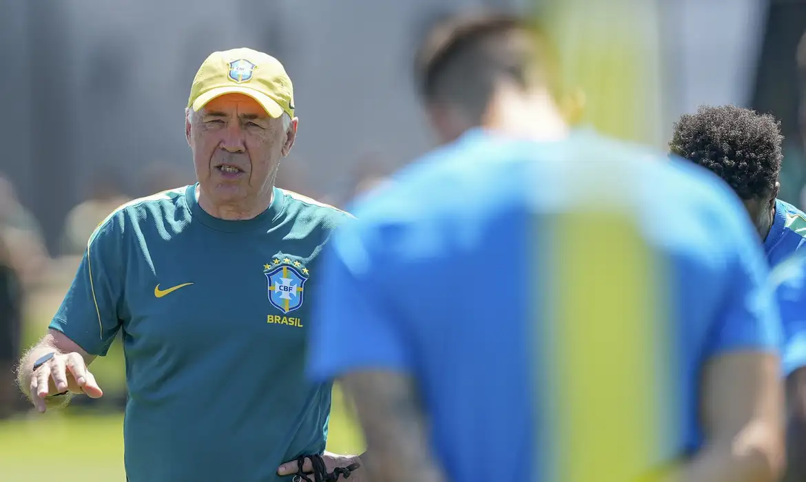 Técnico Ancelotti dá pista de Martinelli para vaga de Paquetá contra Noruega