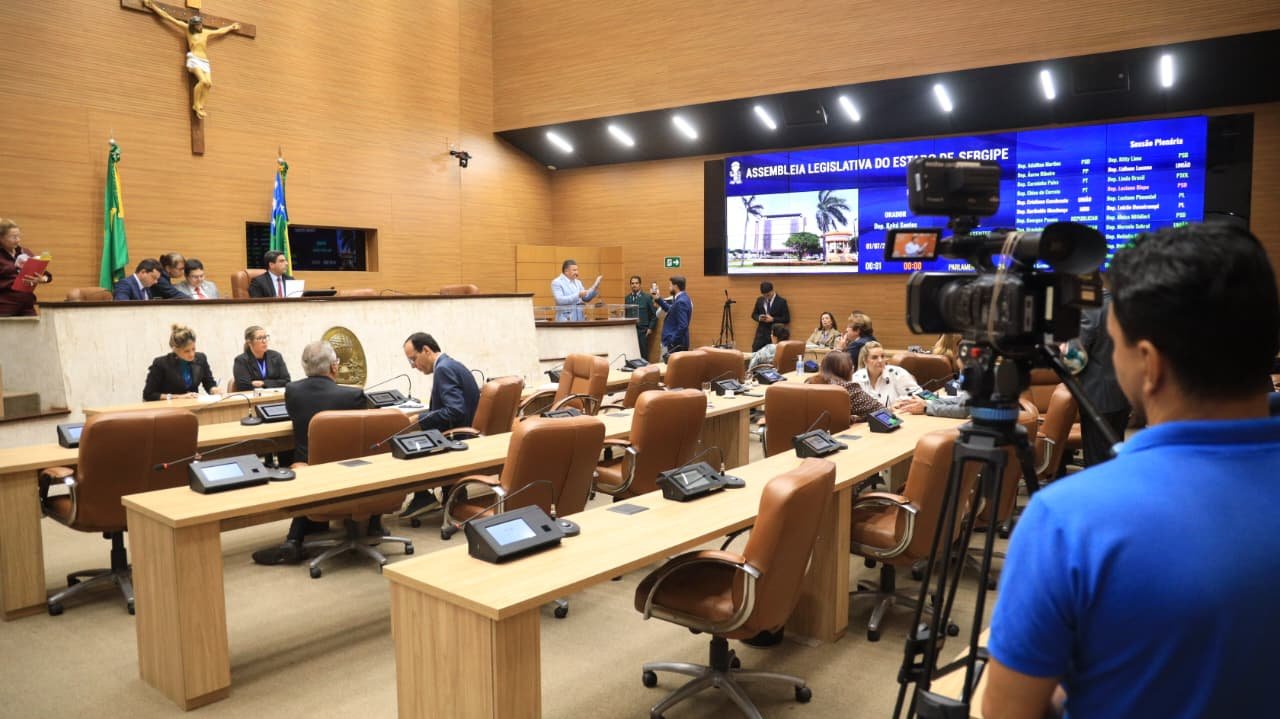 PROJETO DO GOVERNO DE SERGIPE QUE AMPLIA VAGAS EM CARGOS NA ÁREA DA SAÚDE É APROVADO PELA ASSEMBLEIA