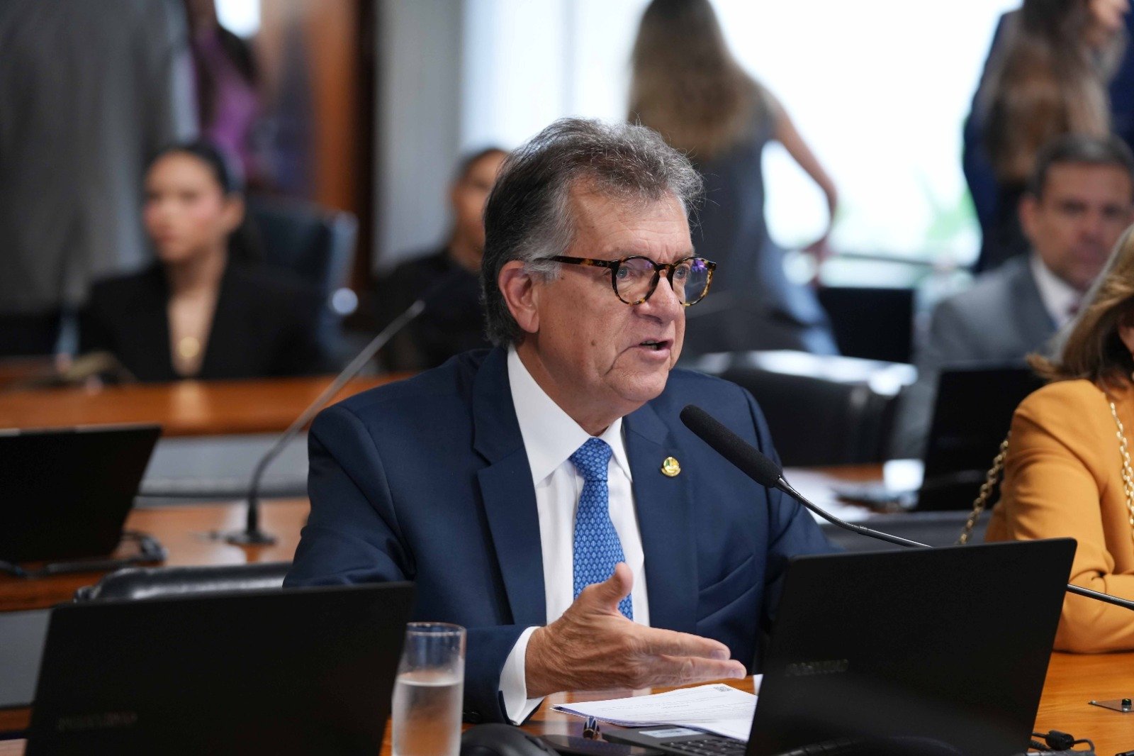 Laércio relata projeto que amplia tarifa social de energia para tratamento domiciliar