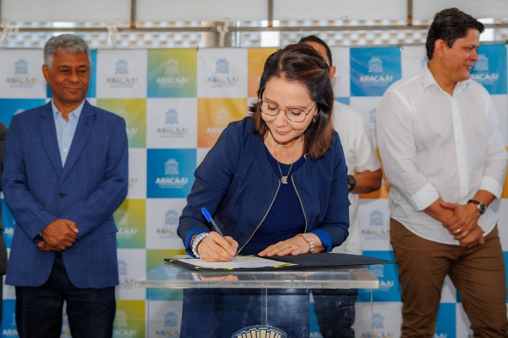 Emília autoriza requalificação da Praça General Valadão e cria Ilha dos Ambulantes