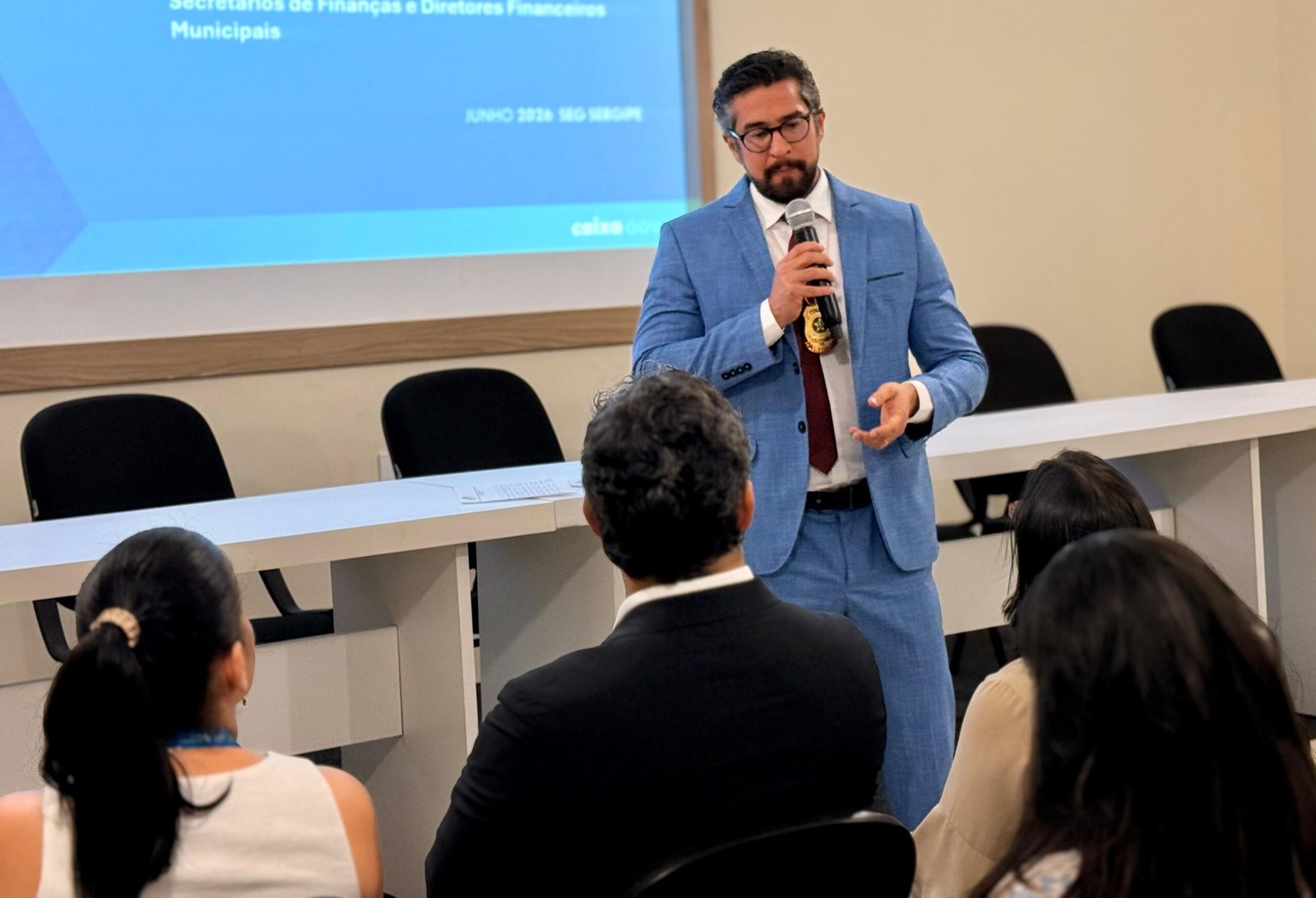 FEDERAÇÃO DOS MUNICÍPIOS SEDIA REUNIÃO PARA FORTALECER PREVENÇÃO A GOLPES FINANCEIROS CONTRA AS PREFEITURAS