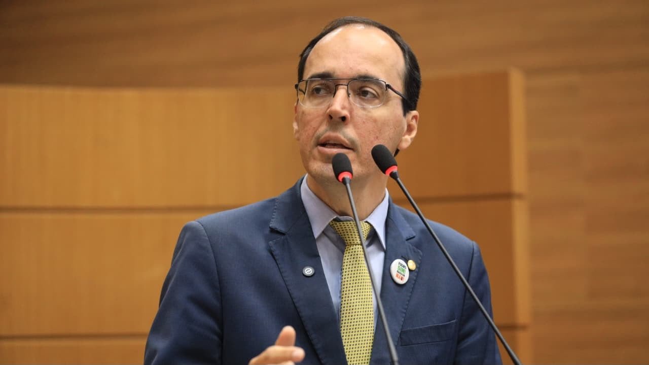 Deputado Georgeo Passos afirma que PCCV da Saúde não atende à demanda do estado