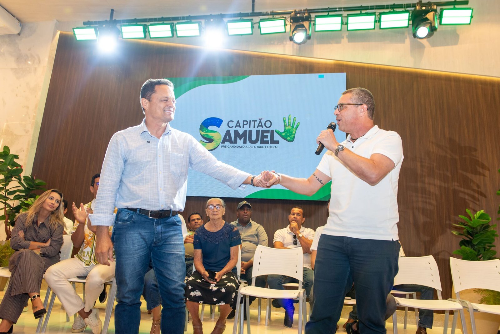 GOVERNADOR FÁBIO MITIDIERI RECEBE O APOIO DE CAPITÃO SAMUEL EM GRANDE EVENTO NA CAPITAL SERGIPANA