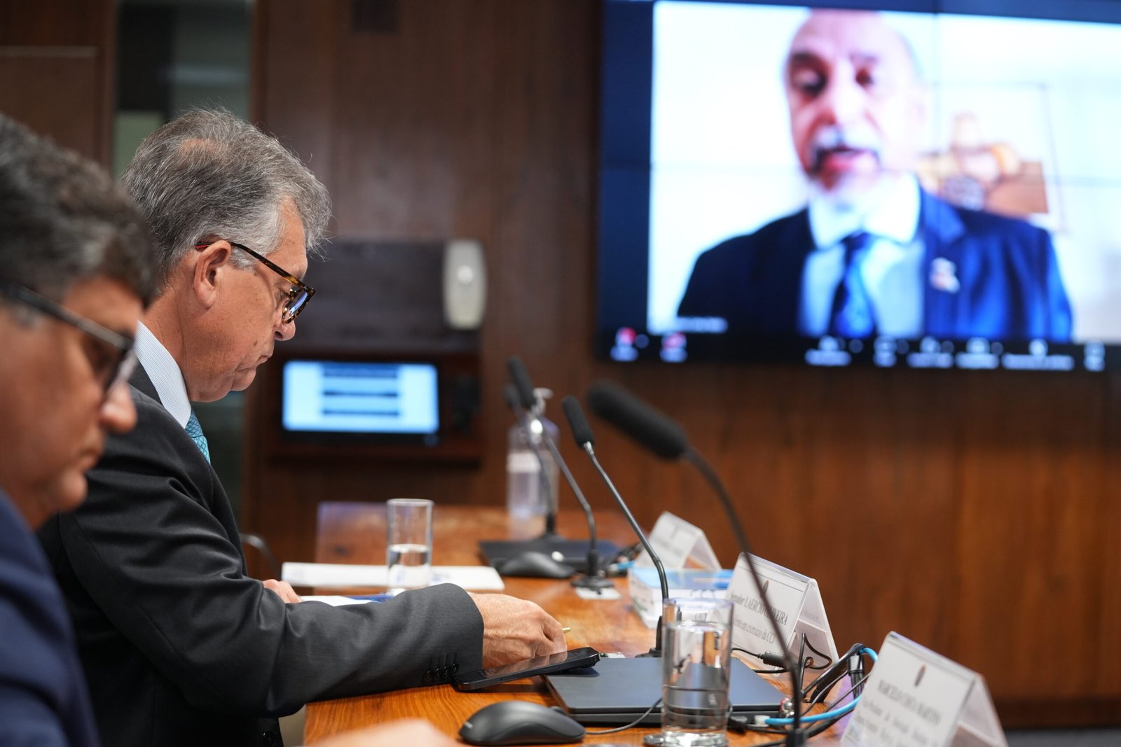 PEC DO EMPREGO ESTIMULA ECONOMIA E AMPLIA A GERAÇÃO DE VAGAS FORMAIS, DIZ SENADOR LAÉRCIO OLIVEIRA