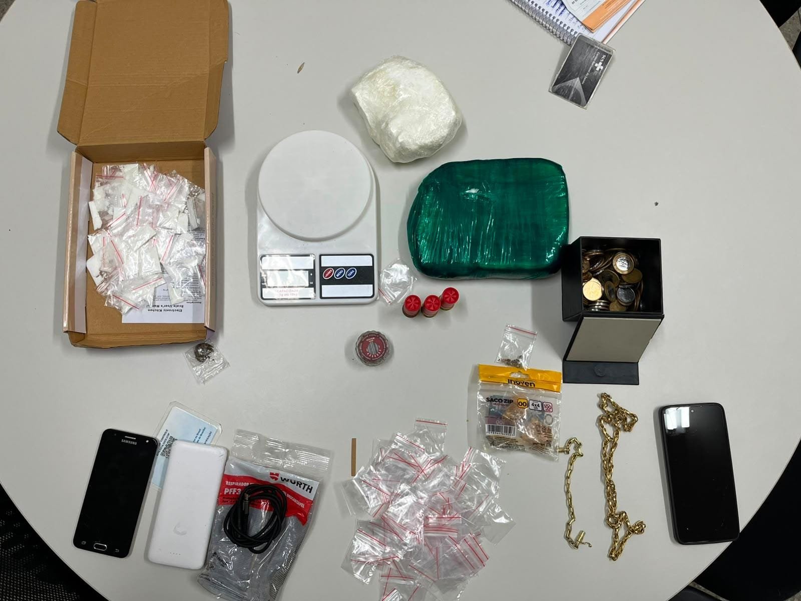 POLÍCIA CIVIL PRENDE DOIS HOMENS E APREENDE COCAÍNA, PEDRAS DE CRACK E MUNIÇÕES EM NOSSA SENHORA DAS DORES