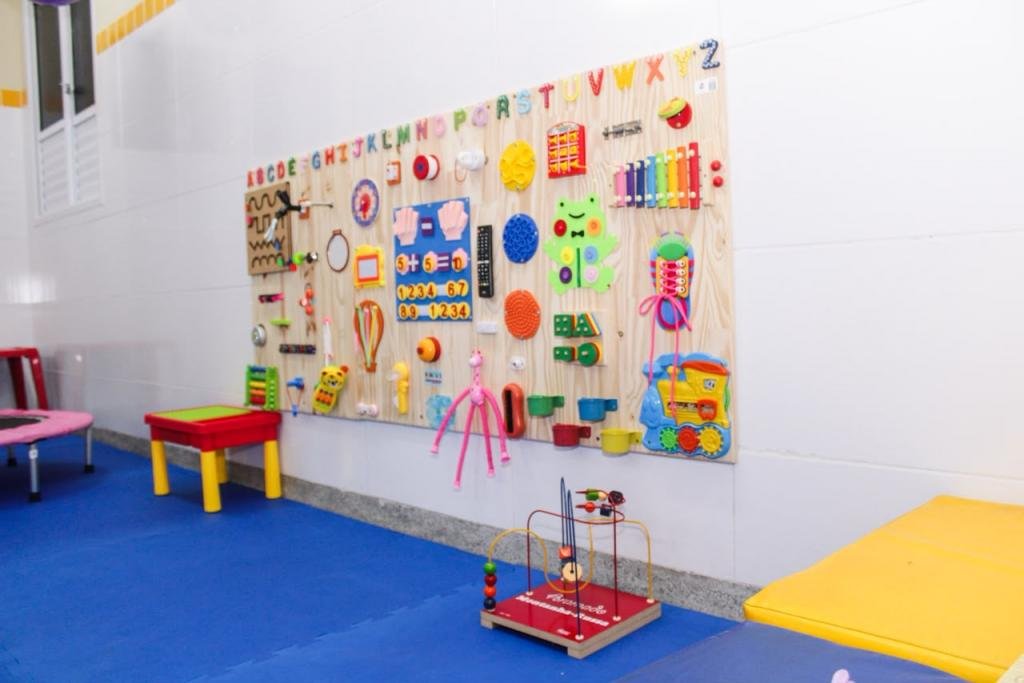 PREFEITURA INAUGURA A PRIMEIRA SALA SENSORIAL E DE MEDIAÇÃO PEDAGÓGICA PARA OS ALUNOS NEURODIVERGENTES