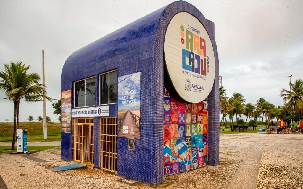 Prefeitura entrega novo Centro de Atendimento ao Turista na Orla de Atalaia