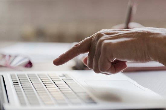 IFS abre chamada para vagas ociosas no curso EaD de cuidador de idosos