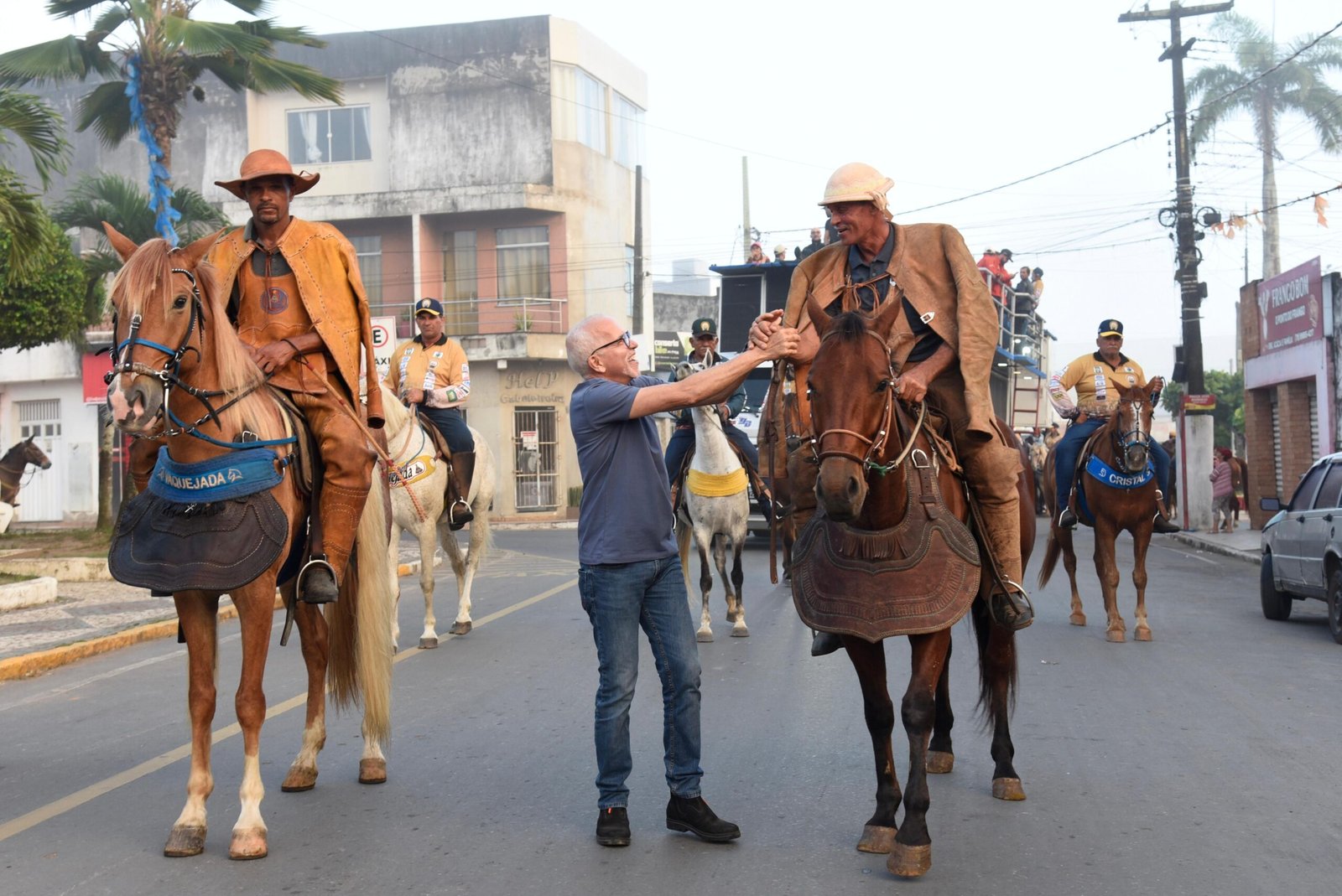 Edvaldo cumpre agenda no Alto Sertão e Centro-Sul acompanhando celebrações culturais