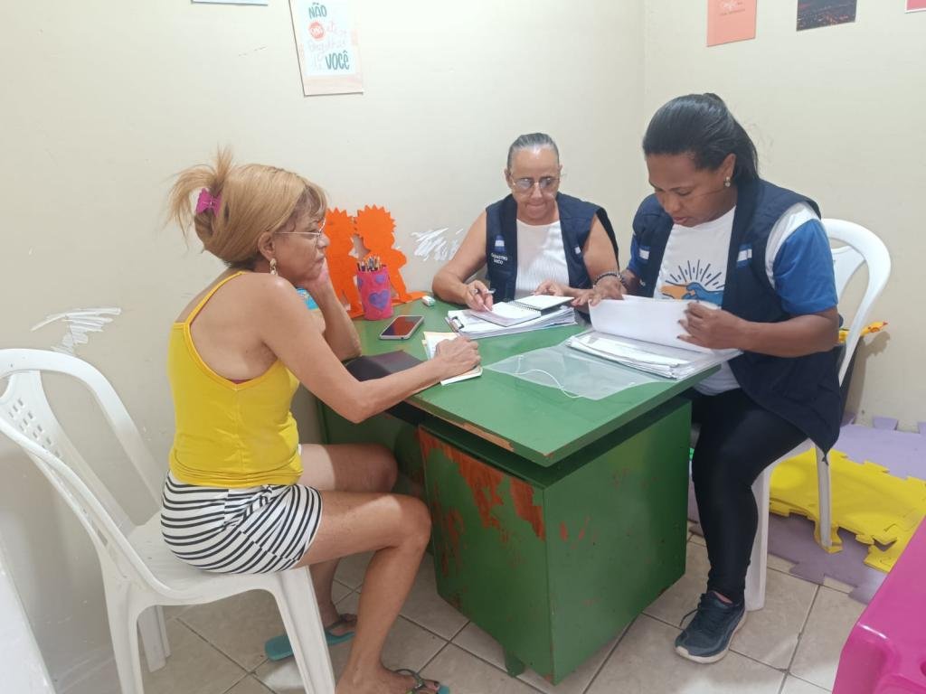 Prefeitura realiza atendimento e orientações a moradores do Recanto da Paz