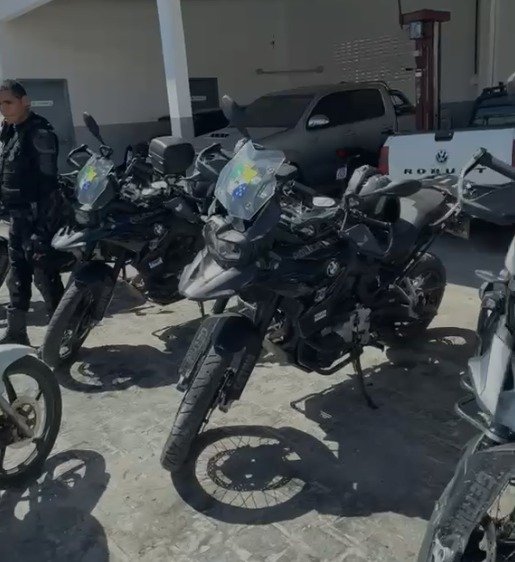 Polícias Civil e Militar recuperam veículo roubado e prendem três investigados