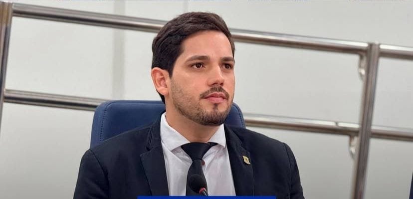VEREADOR DOA METADE DO SALÁRIO PARA CUSTEAR A CIRURGIA DE UMA MENINA DE 10 ANOS EM ITABAIANINHA
