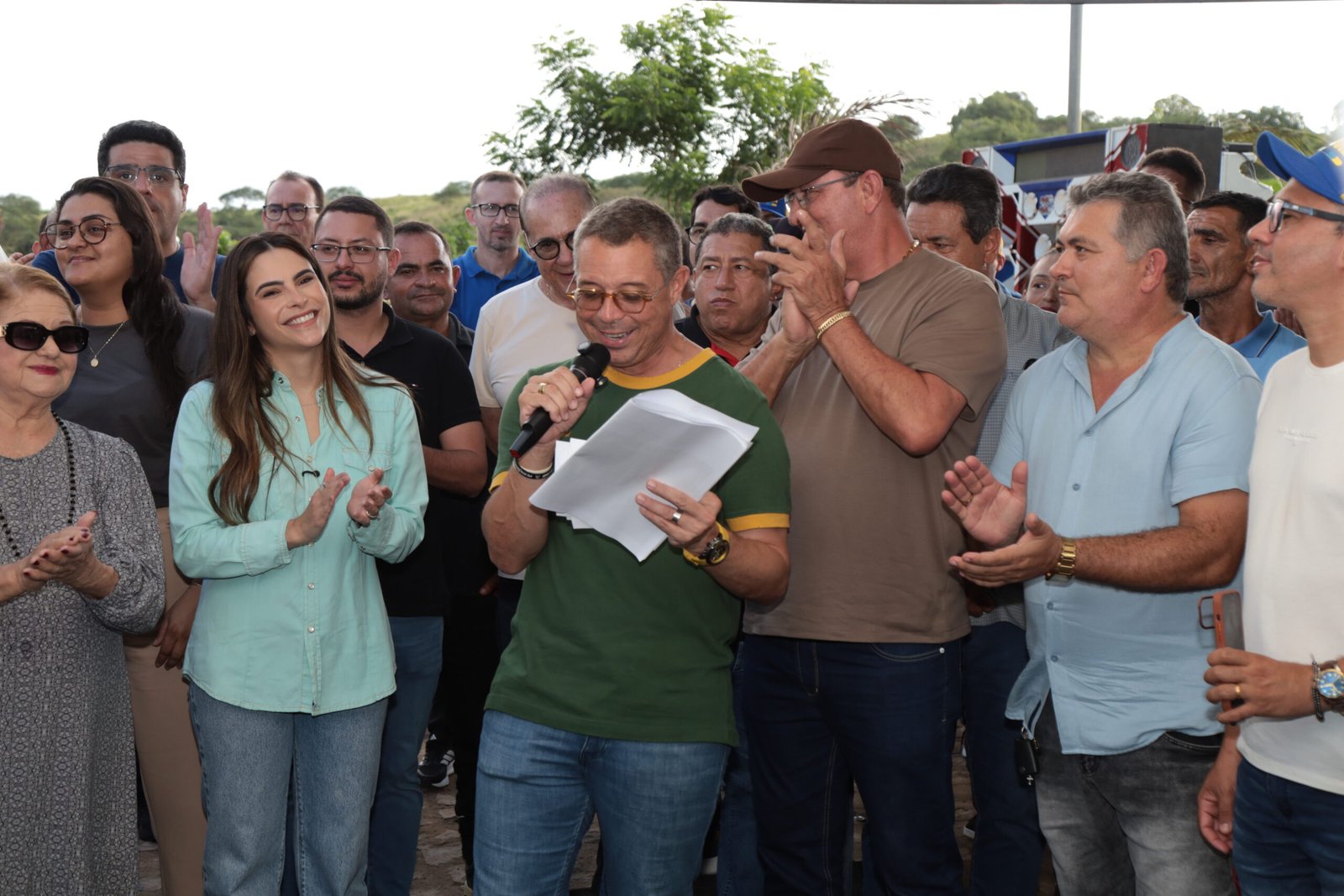 Yandra entrega pavimentação em Cedro de São João e investimentos no do Baixo São Francisco