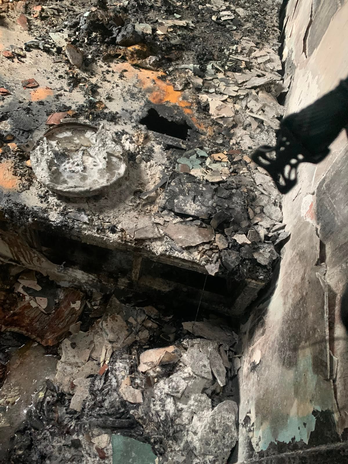 BOMBEIROS COMBATEM INCÊNDIO EM APARTAMENTO EM ARACAJU; MORADOR É ATENDIDO APÓS INALAR FUMAÇA