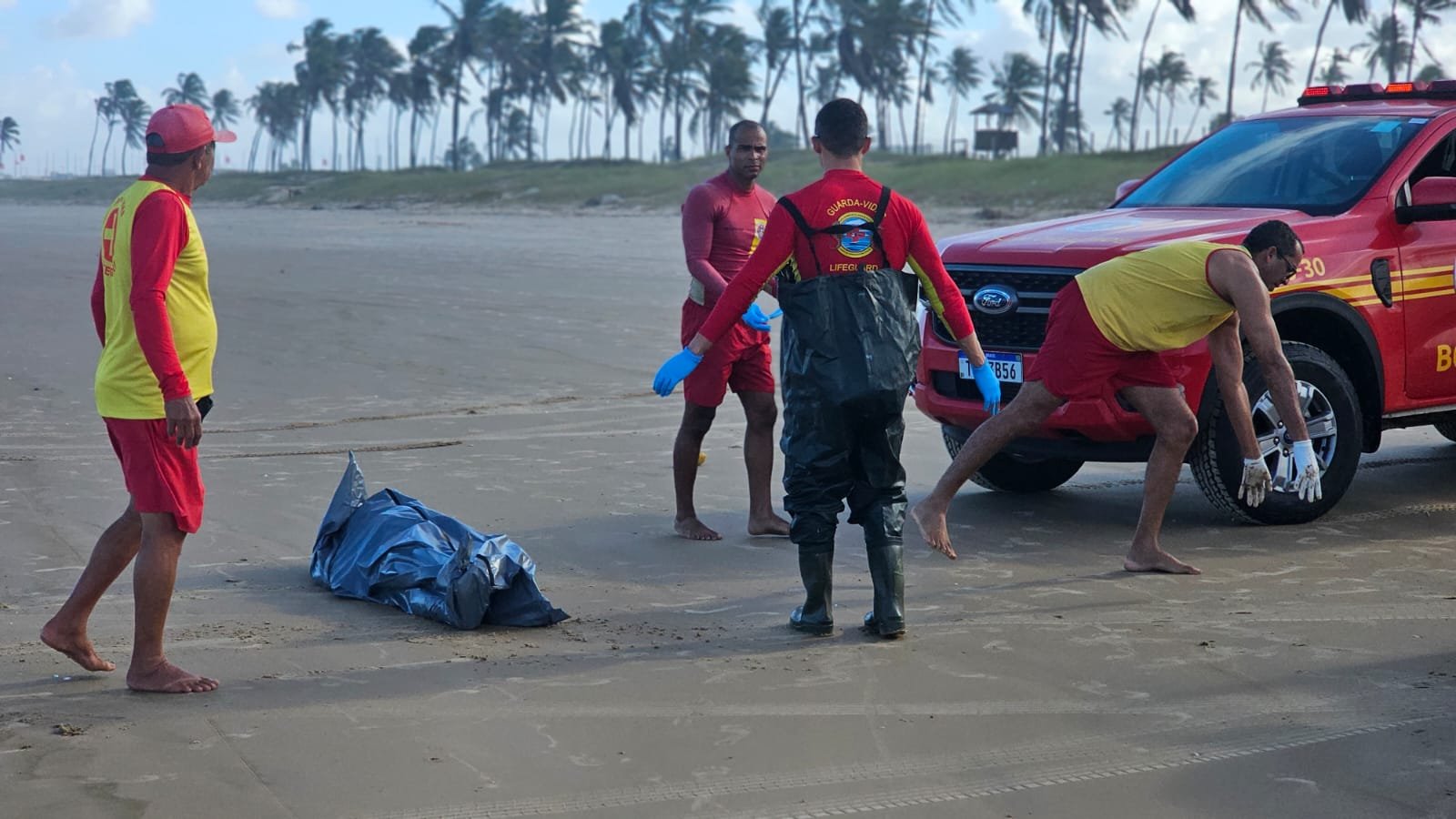 Corpo é localizado na Barra dos Coqueiros e pode ser de jovem de 23 anos desaparecido no mar em Aracaju