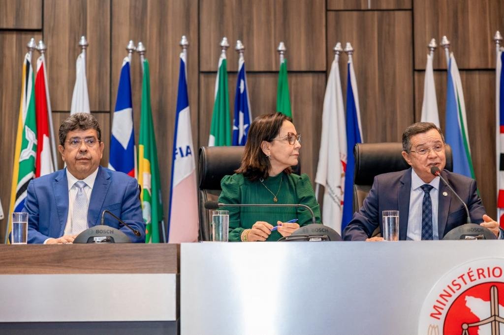 Prefeita Emília apresenta ao MP proposta de modernização das feiras livres