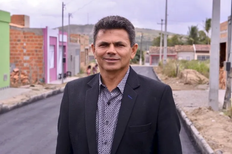 VALMIR DE FRANCISQUINHO É LEVADO AO HOSPITAL PRIMAVERA, EM ARACAJU APÓS PASSAR MAL QUANDO CUMPRIA AGENDA