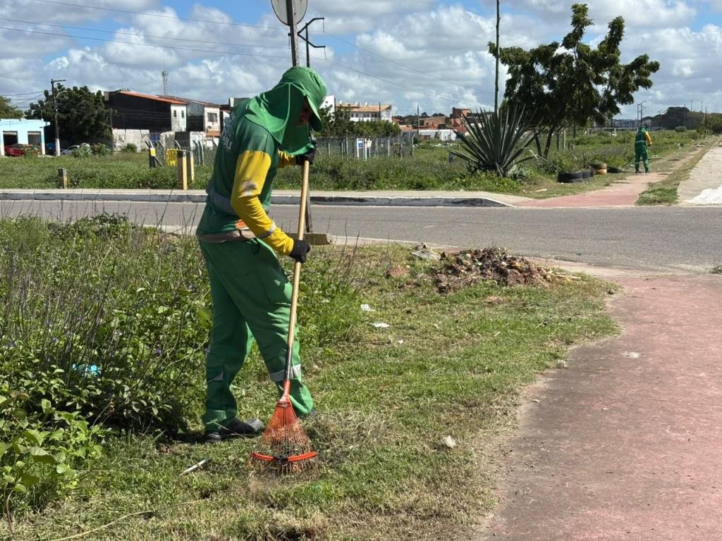 Prefeitura intensifica serviços de limpeza e manutenção em mais de 10 bairros