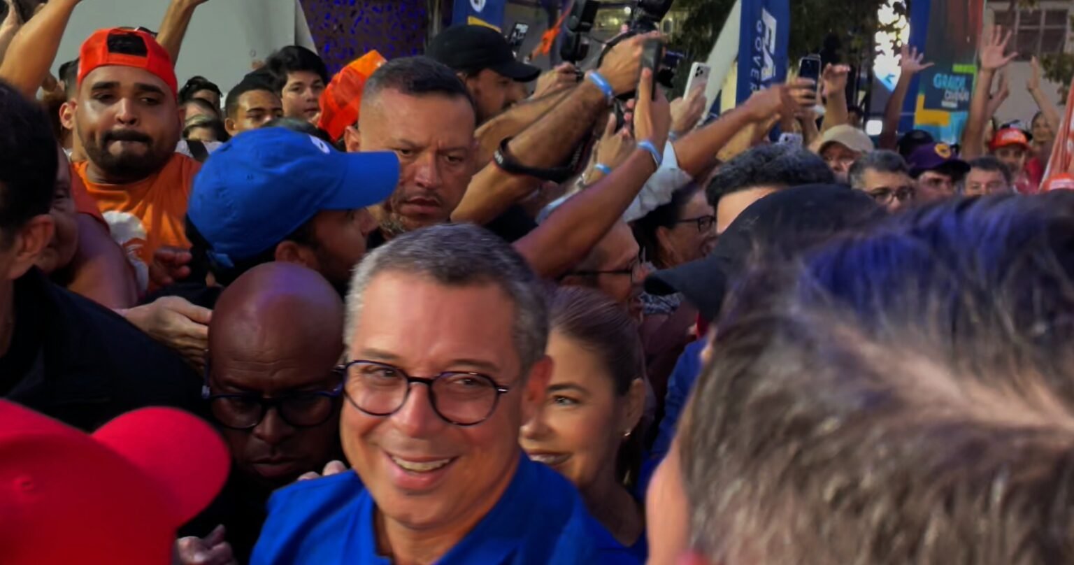 Fábio Mitidieri chega à maior convenção da história de Sergipe sob aplausos da multidão, em Aracaju 