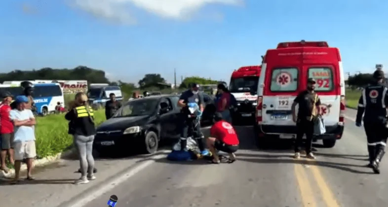 Acidente envolvendo carro, moto e bicicleta deixa um morto e um ferido na BR-235