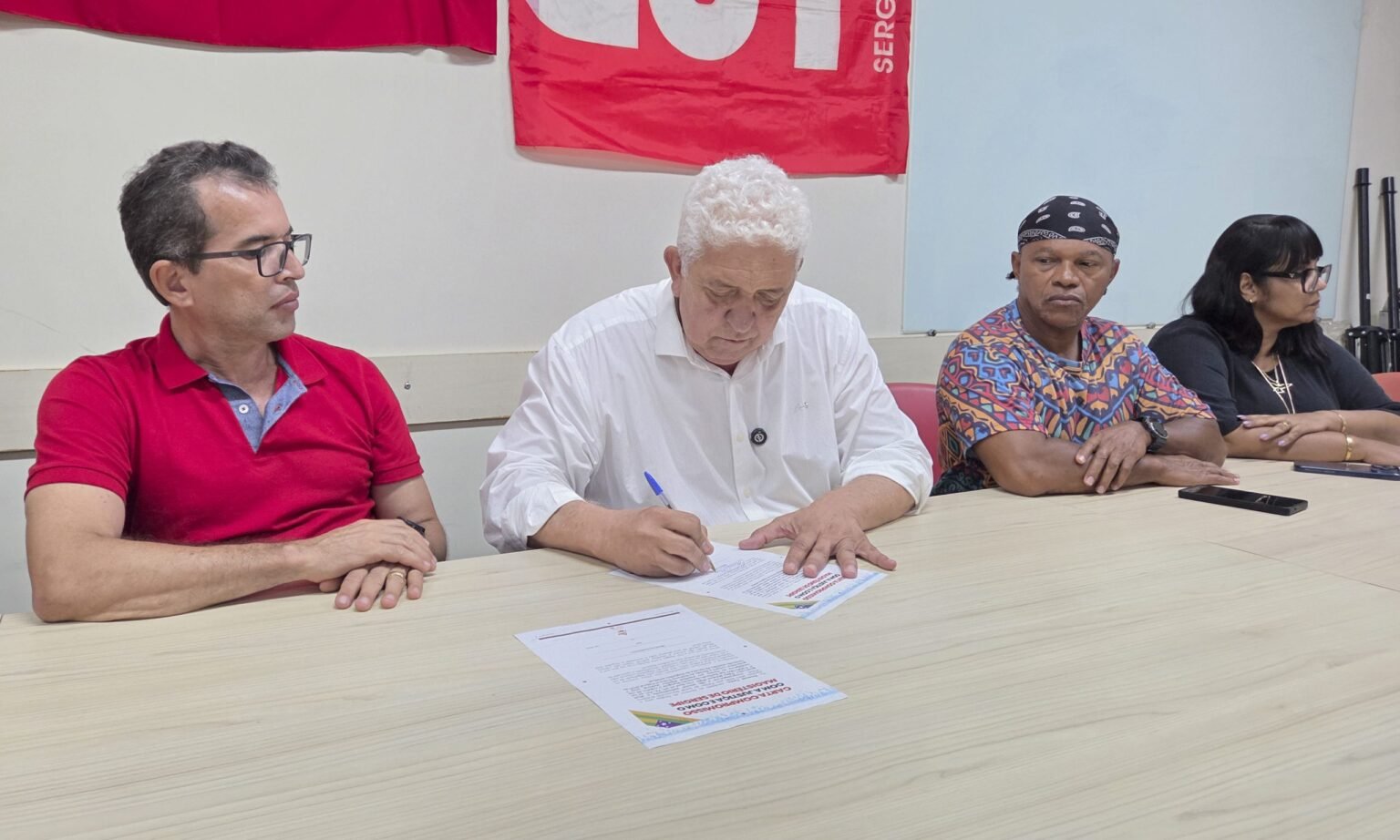 Candidatos ao Governo assinam compromisso proposto pelo SINTESE