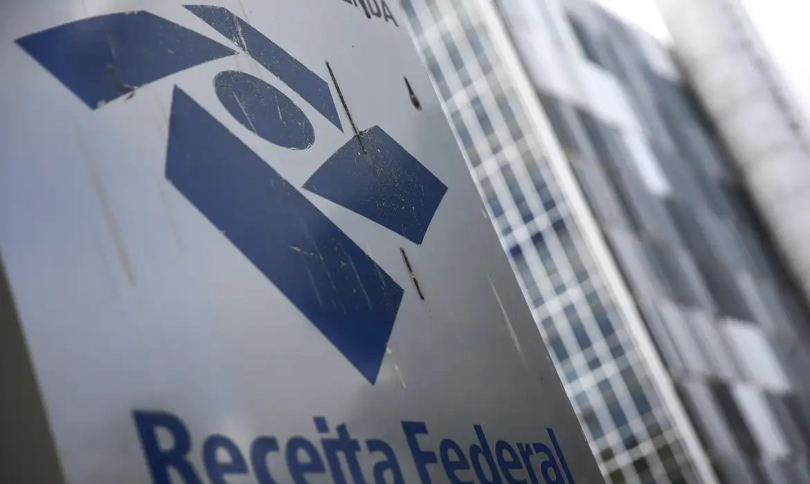 Receita Federal paga nesta segunda último lote de restituição do IR 2026