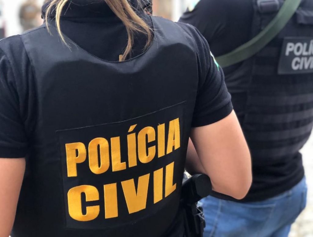 HOMEM É PRESO APÓS MULHER PEDIR APOIO DA POLICIA PARA PODER RETIRAR SEUS PERTENCES DA RESIDÊNCIA DO CASAL